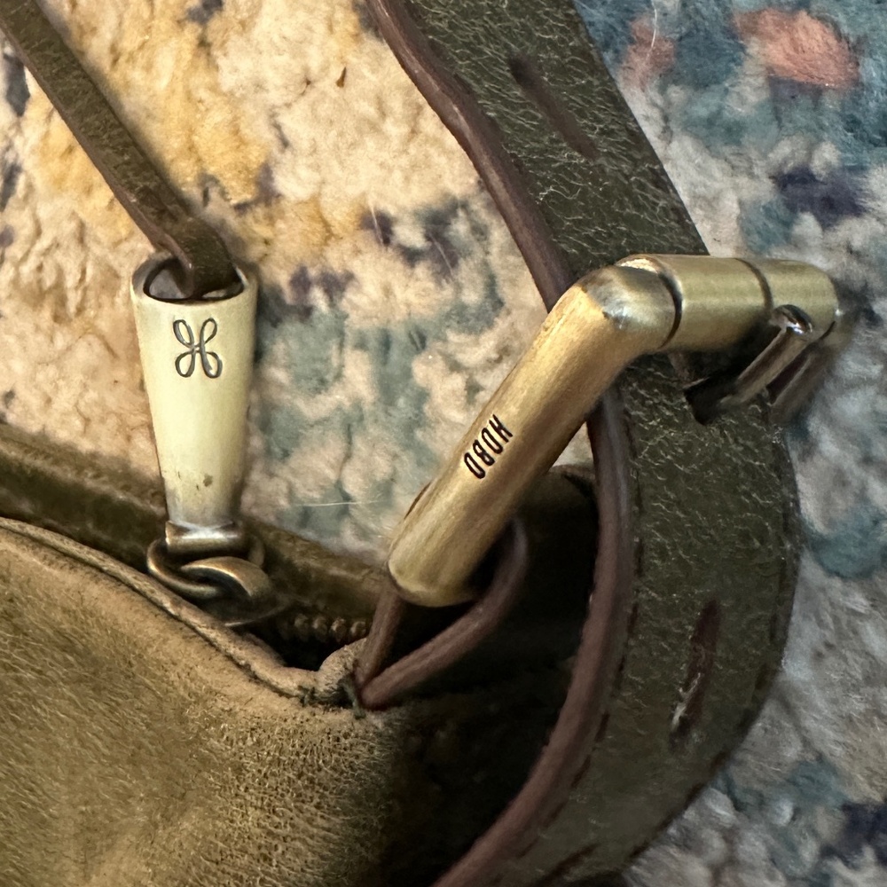 Hobo "Serra" leather shoulder bag in distressed Olive green w/inside pockets - Picture 3 of 16